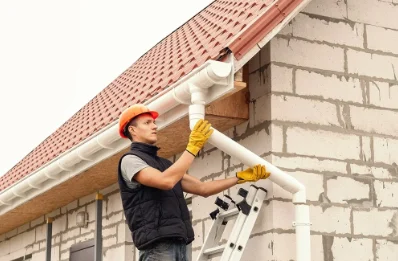 Pose et remplacement de gouttières à Saint-Laurent-du-Tencement